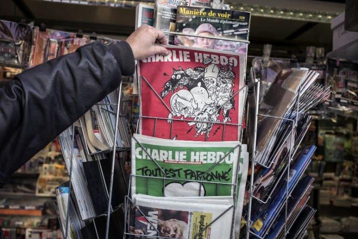 "Un dios asesino" se ve en la portada de la nueva edición de Charlie Hebdo