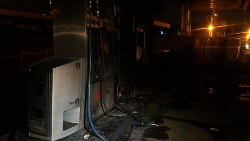 Desconocidos atacan con bombas molotov una estación de servicio en Villa Francia