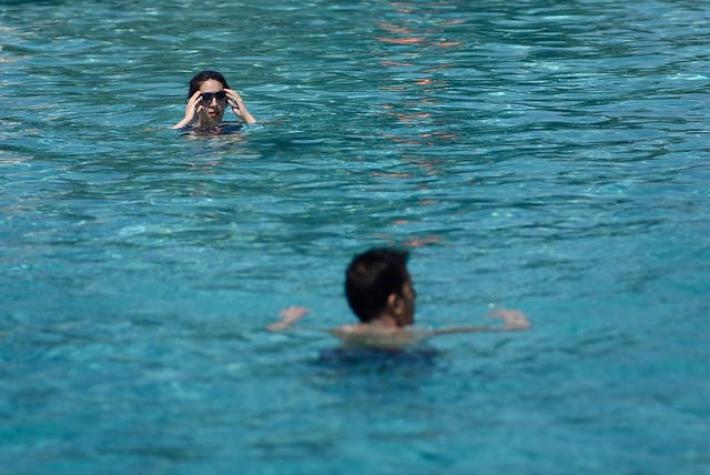 [VIDEO] La piscina de Estación Central abrió sus puertas para disfrutar estas vacaciones 2016