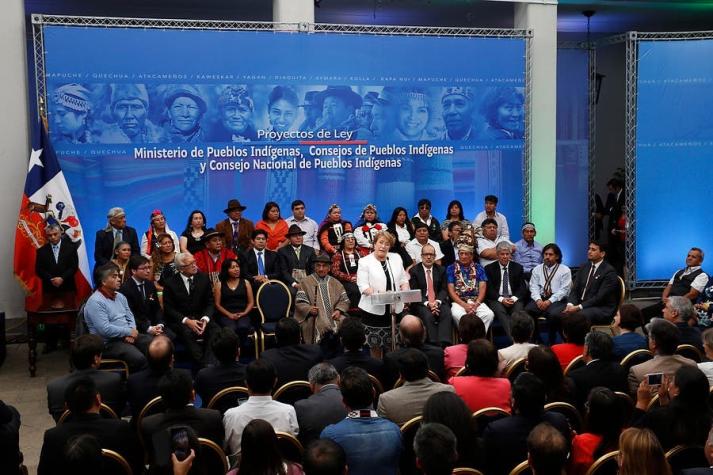 Bachelet envía proyecto que crea el Ministerio de Pueblos Indígenas y admite "deuda" con etnias
