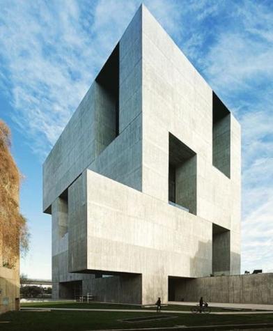 El chileno Alejandro Aravena gana el premio más importante de la Arquitectura mundial