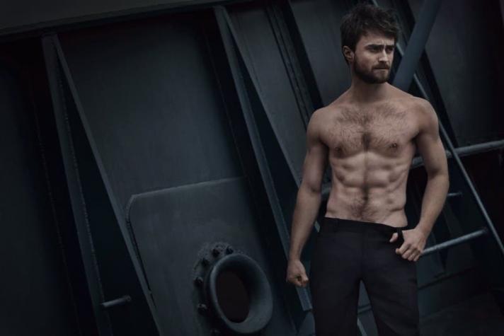 Daniel Radcliffe luce su tonificado cuerpo para la revista Vanity Fair