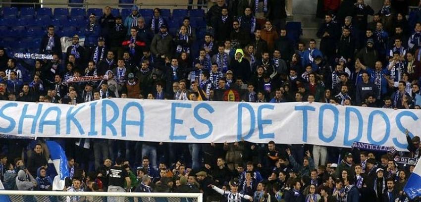 Castigarían a Espanyol por provocativas pancartas contra Shakira en duelo ante Barcelona