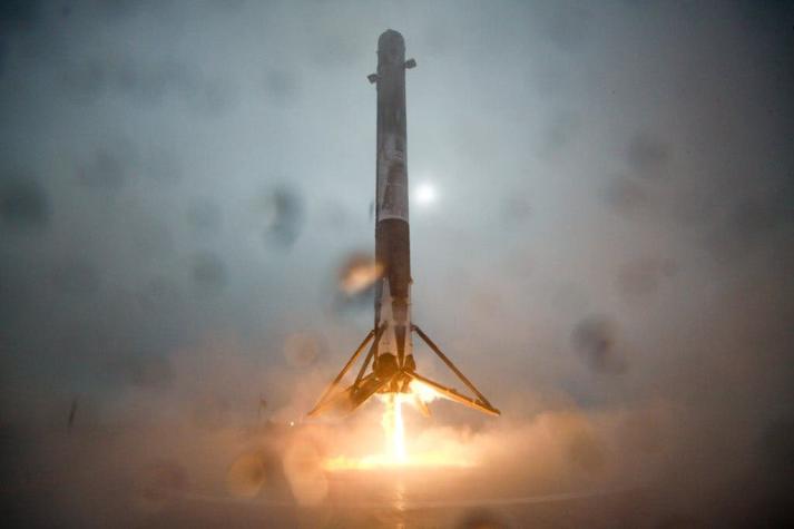 [VIDEO] Mira el momento en que el cohete de SpaceX explota al aterrizar