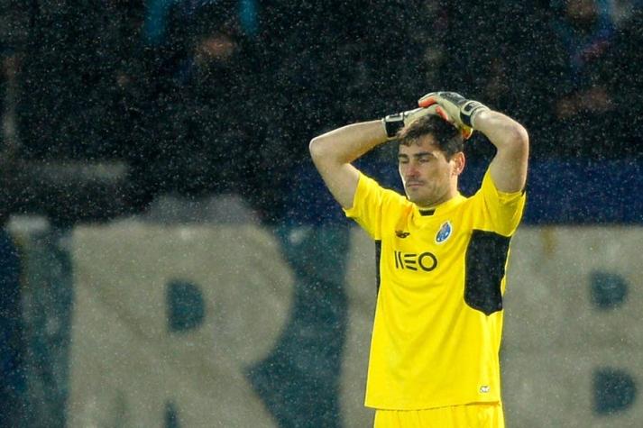 [VIDEO] ¿Qué te pasó Iker? El increíble fallo de Casillas en el Porto