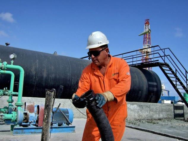 Petróleo sigue a la baja y arrastra a las bolsas del mundo