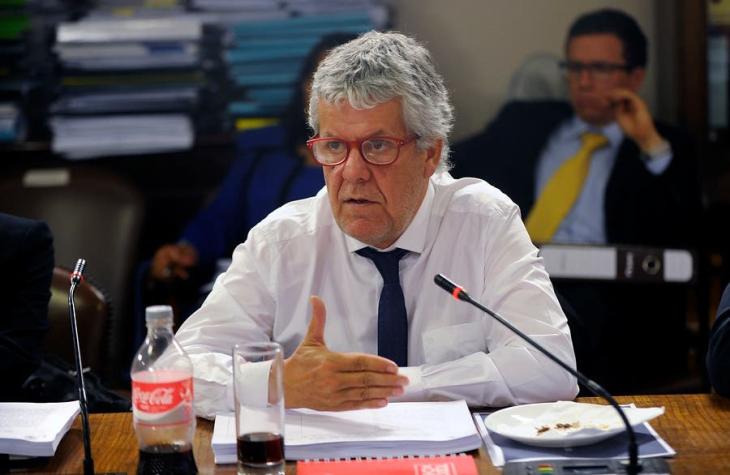 Ministro Eyzaguirre apunta a cambiar y no anular la Ley de Pesca