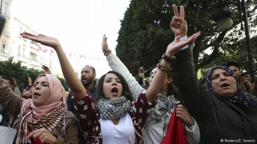 Túnez decreta el toque de queda para frenar las protestas