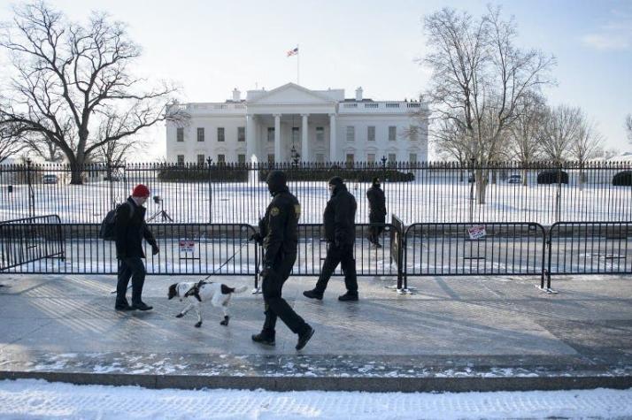 EE.UU. regresa de a poco a la normalidad tras nevazón que dejó 25 muertos