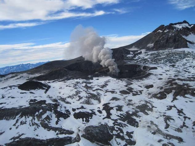 Sernageomin declara en Alerta Amarilla al volcán Planchón-Peteroa