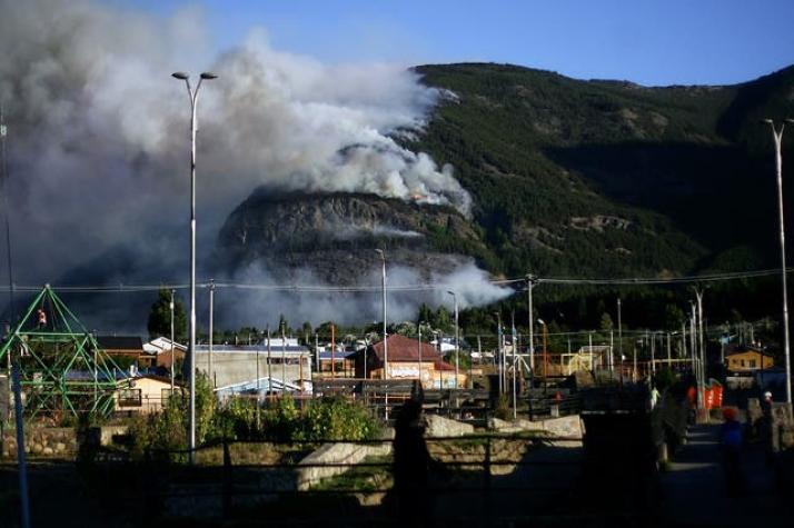 Se mantiene Alerta Roja en Coyhaique por incendio forestal que ya consumió 115 hectáreas