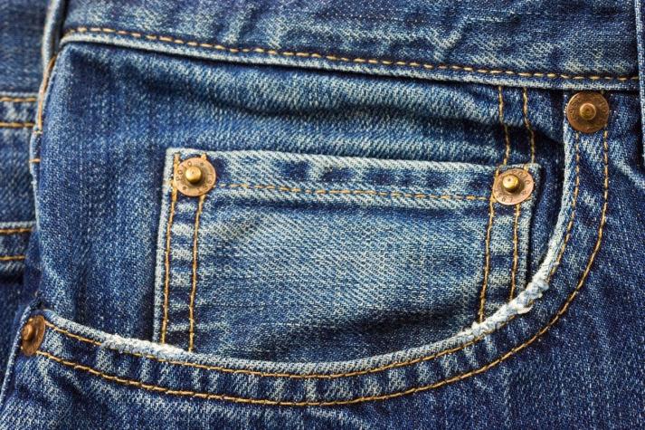 ¿Cuál es la verdad detrás de los bolsillos pequeños de los jeans?