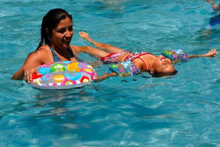 ¿Cómo evitar que los niños se accidenten en la piscina?