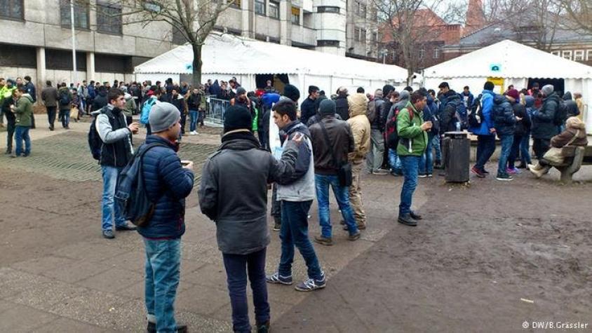 Policía desmiente supuesta muerte de un refugiado sirio en Berlín tras hacer cola durante horas