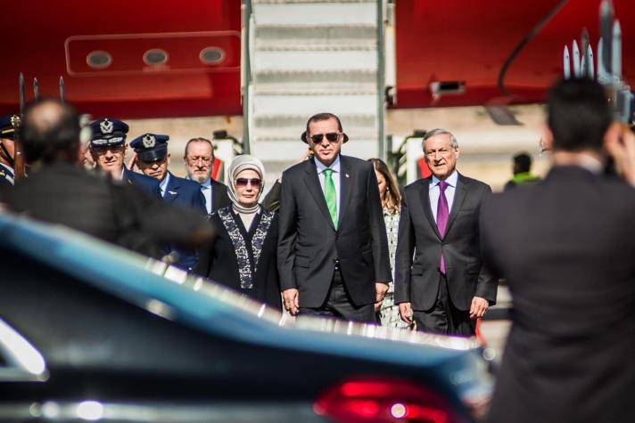 Presidente de Turquía llega a Chile y es recibido por Heraldo Muñoz