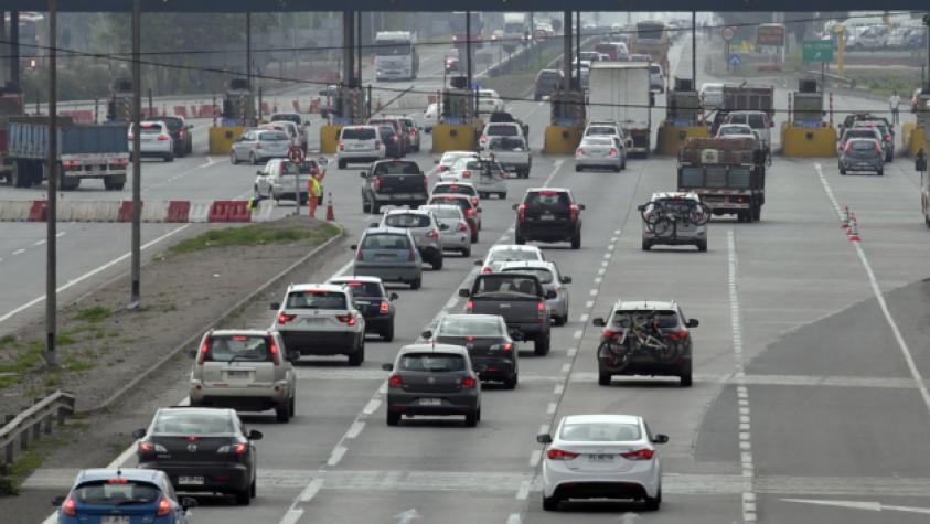 Recambio de veraneantes: Carabineros estima que unos 345 mil automóviles abandonen la capital