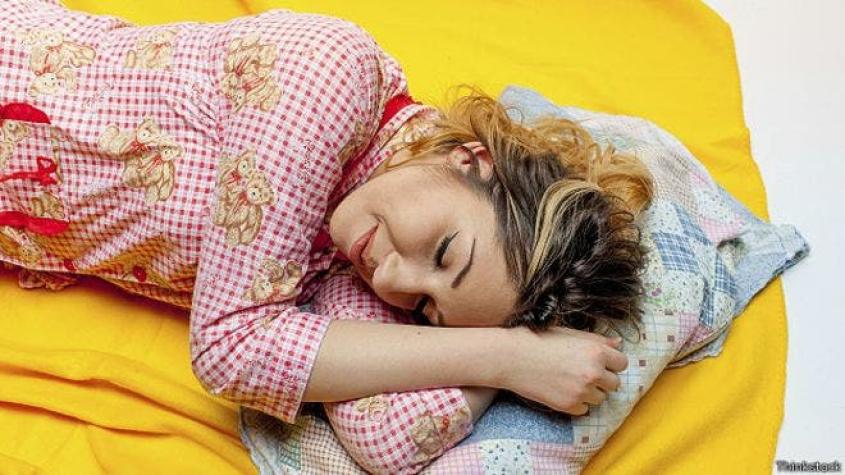Cinco cosas que puedes hacer para perder peso mientras duermes