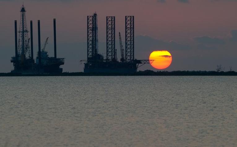 Precios del petróleo se recuperan ante expectativas de recorte de producción