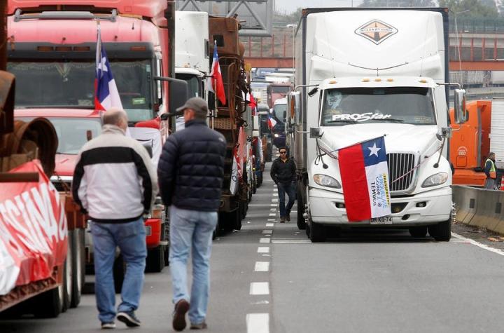 Camioneros anuncian que bloquearán plazas de peaje