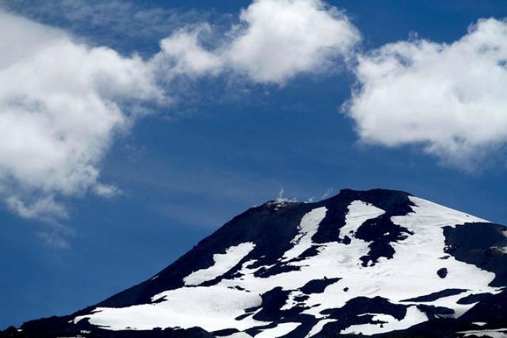 Volcán Nevados de Chillán reporta nuevo pulso de cenizas