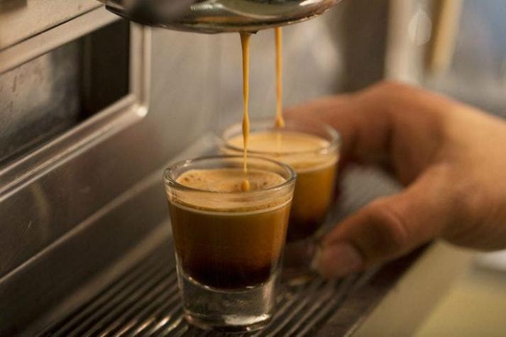 Estudio muestra altos niveles de azúcar en las bebidas de las cadenas de cafeterías