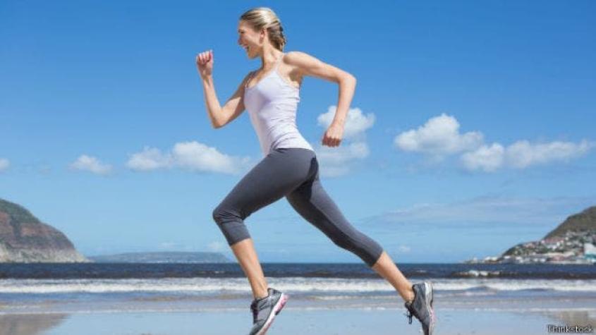 ¿Es mejor correr al aire libre o en una cinta de ejercicios en el gimnasio?