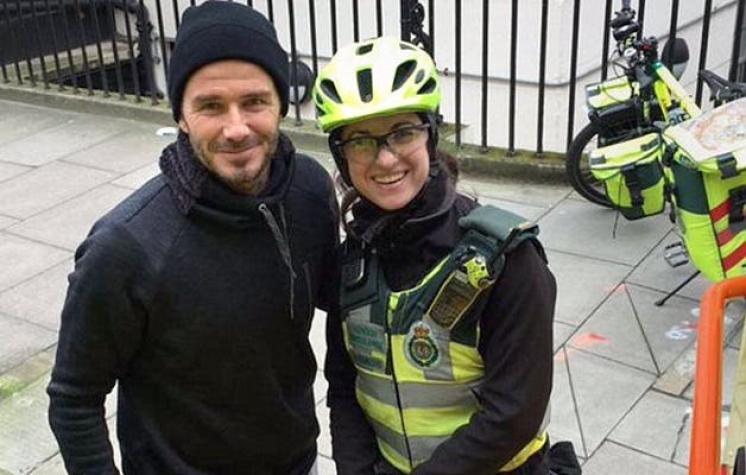 David Beckham hace de buen samaritano y sorprende a paramédico en Londres