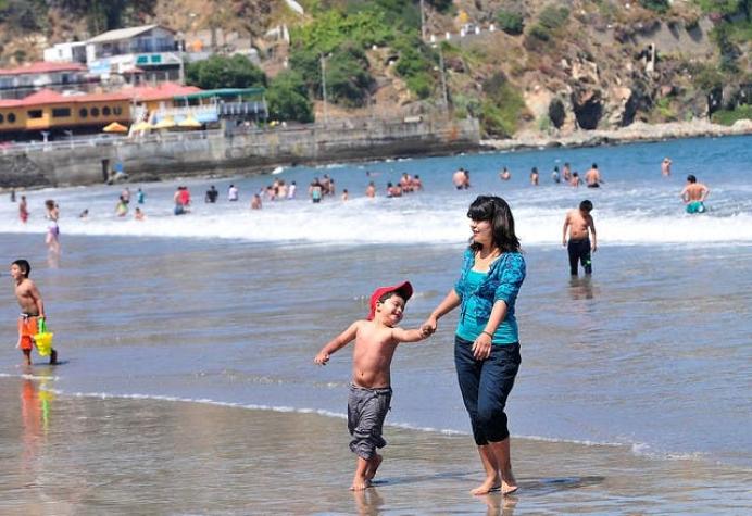 Reabren la Playa Chica de Cartagena tras descartar presencia de fragata portuguesa