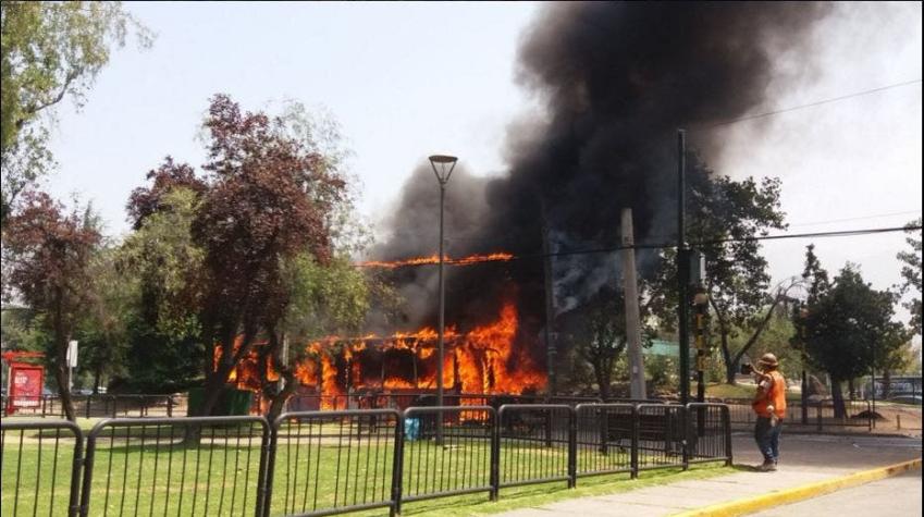 Bus del Transantiago se incendió en la comuna de Las Condes