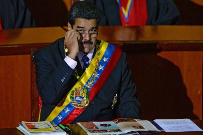 Maduro dice que impedirá "por las buenas o las malas" que oposición tome el poder en Venezuela