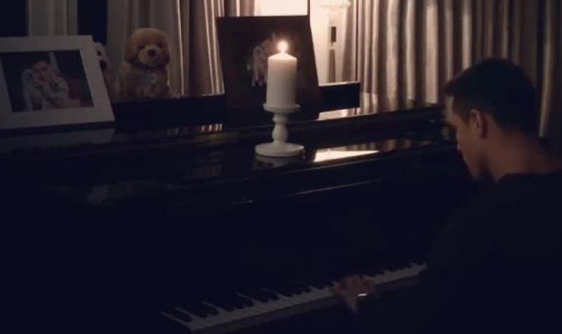 [VIDEO] Alexis Sánchez sorprende interpretando la canción de Titanic en piano