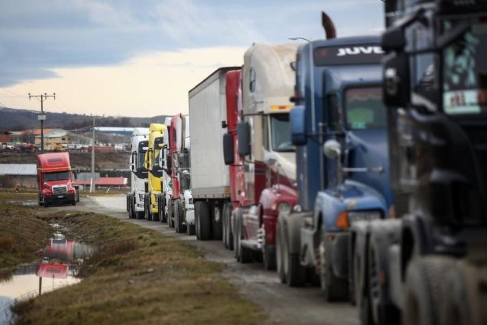 Camioneros no logran acuerdo con el Gobierno por alza de peajes