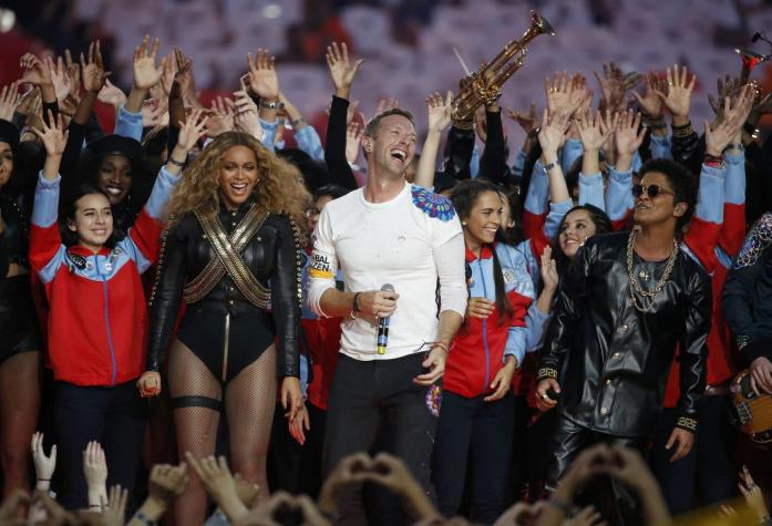 [VIDEO] Coldplay, Beyoncé y Bruno Mars encendieron el medio tiempo del Super Bowl