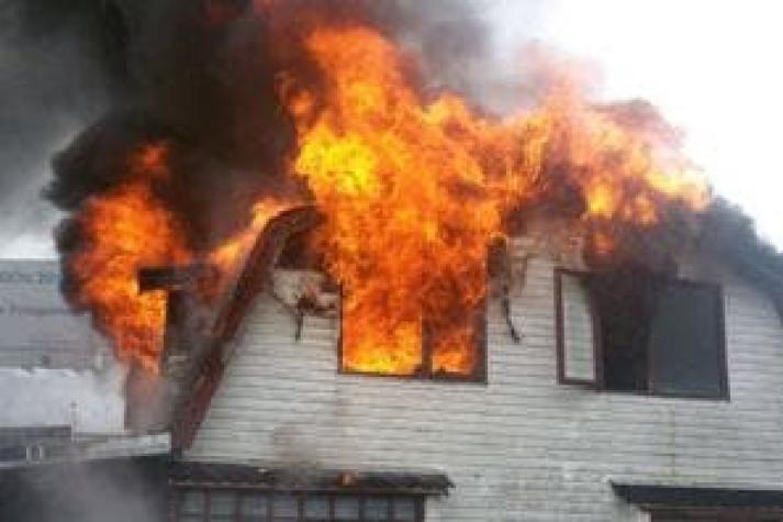Incendio consume una casa en Puerto Montt