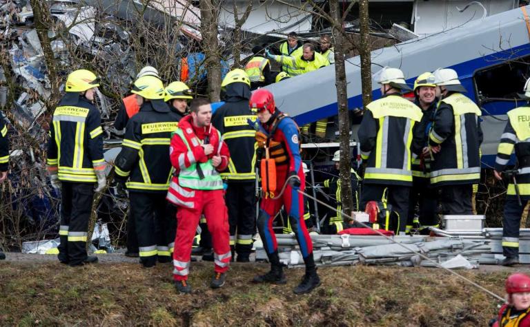 Choque de trenes en Alemania deja nueve muertos y 55 heridos