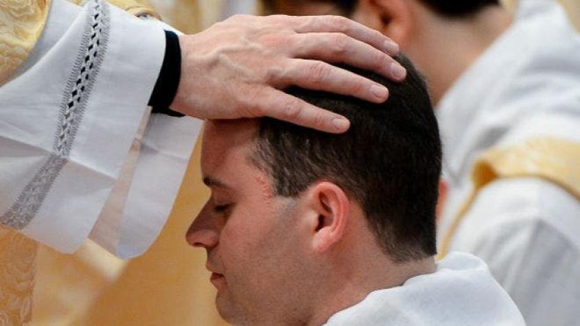 Los obispos "no están obligados" a denunciar los abusos a menores, según una nueva guía del Vaticano