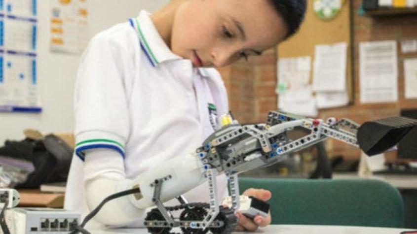 El brazo protésico para niños que hizo un colombiano con piezas de Lego