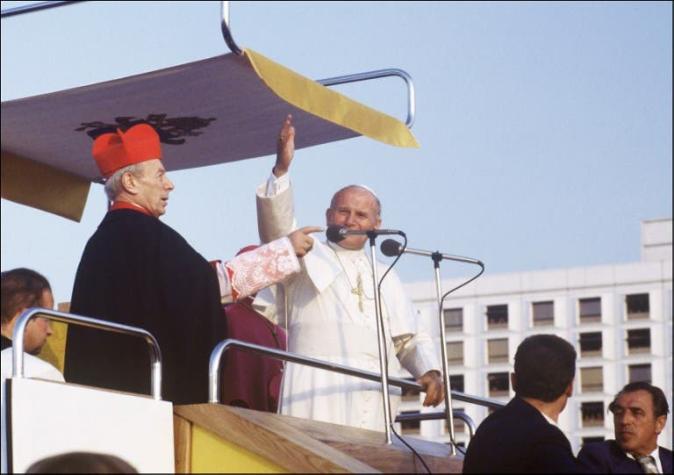 Cartas muestran relación de amistad de Juan Pablo II con una filósofa