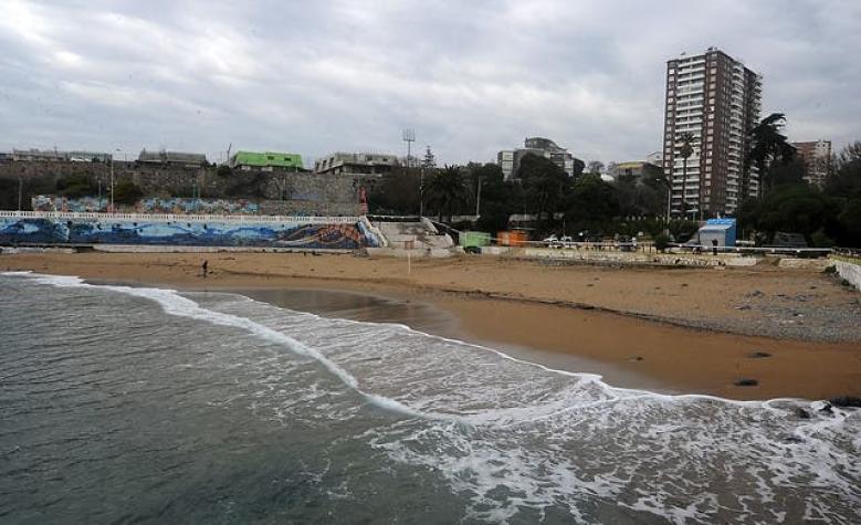 Fragata Portuguesa se retira de Valparaíso y levantan prohibición de baño