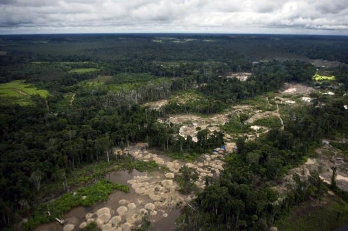 Perú: Derraman 2.000 barriles de petróleo en la Amazonía