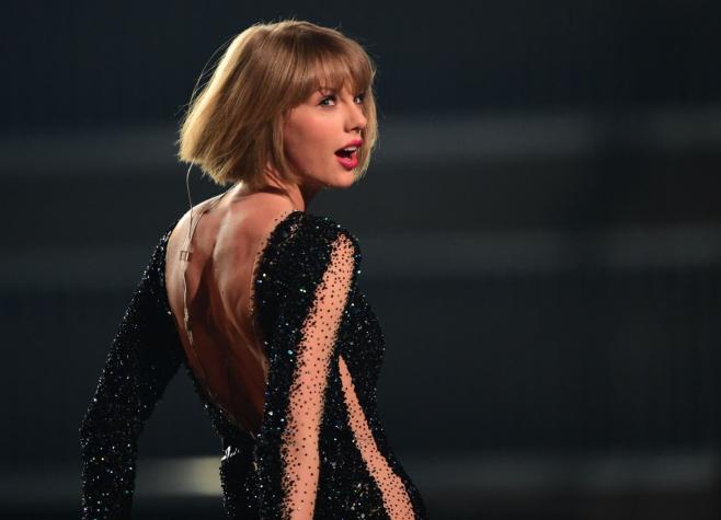 Taylor Swift triunfa en los Grammy en una noche llena de homenajes