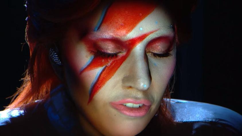 [VIDEO] Así fue el homenaje que Lady Gaga rindió David Bowie en los Grammy