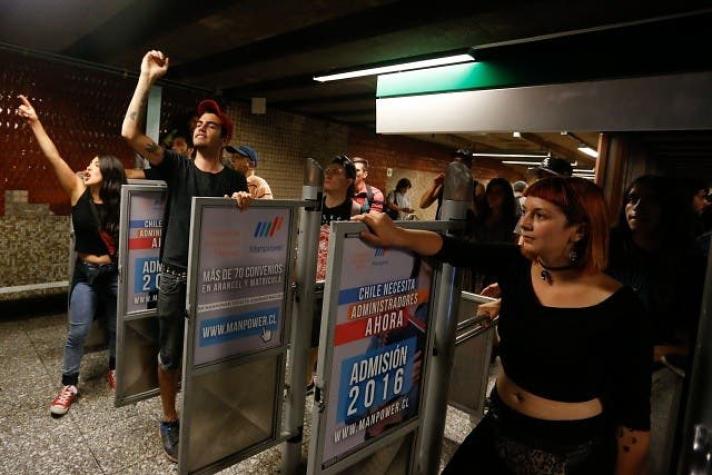 [VIDEO] Así se vivió la segunda jornada de protestas por alza en el pasaje de Metro