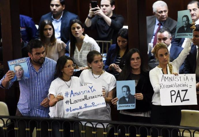 Parlamento venezolano aprueba ley de amnistía para opositores presos