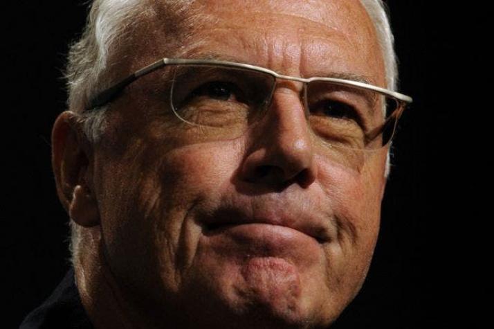 FIFA multa y advierte a la leyenda del fútbol Franz Beckenbauer