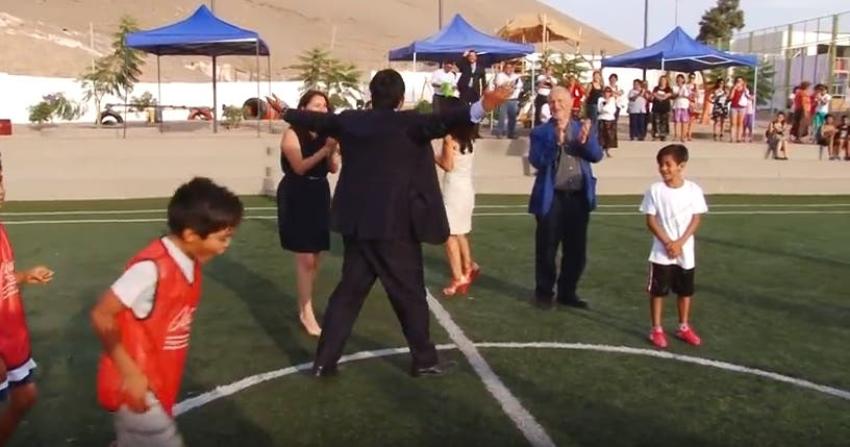 [VIDEO] Ministro(s) de Vivienda sorprendió con un espectacular gol durante actividad en Arica