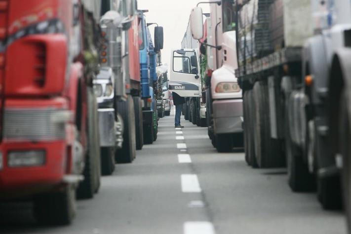 Camioneros se reunirán con Burgos y trabajan en contrapropuesta por alza de peajes