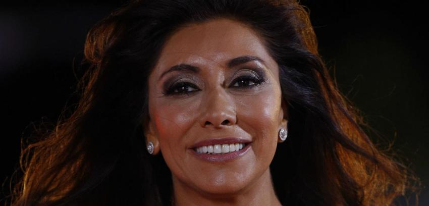 Carmen Gloria Arroyo luce vestido de tela metálica de tres millones de pesos en la gala de Viña