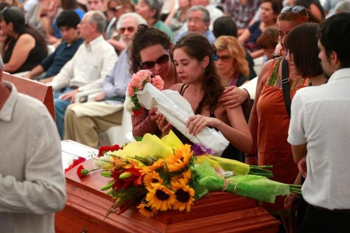Amigos y familiares despidieron a Teresa Izquierdo en ceremonia fúnebre