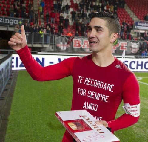 Felipe Gutiérrez es homenajeado por sus 100 partidos con la camiseta del Twente